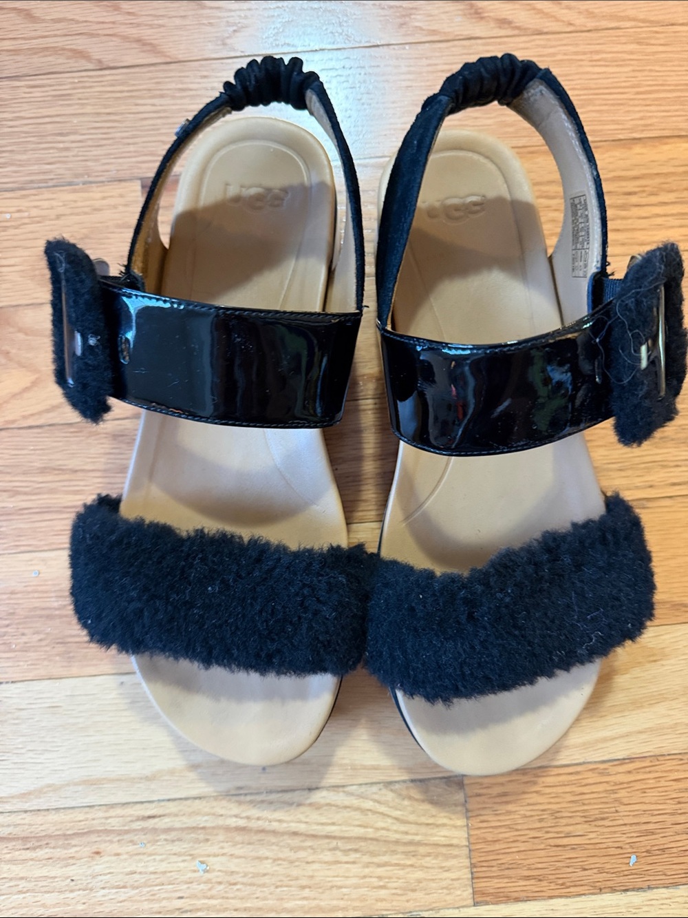 UGG Kids Black Faux-Fur & Patent Strap Sandals